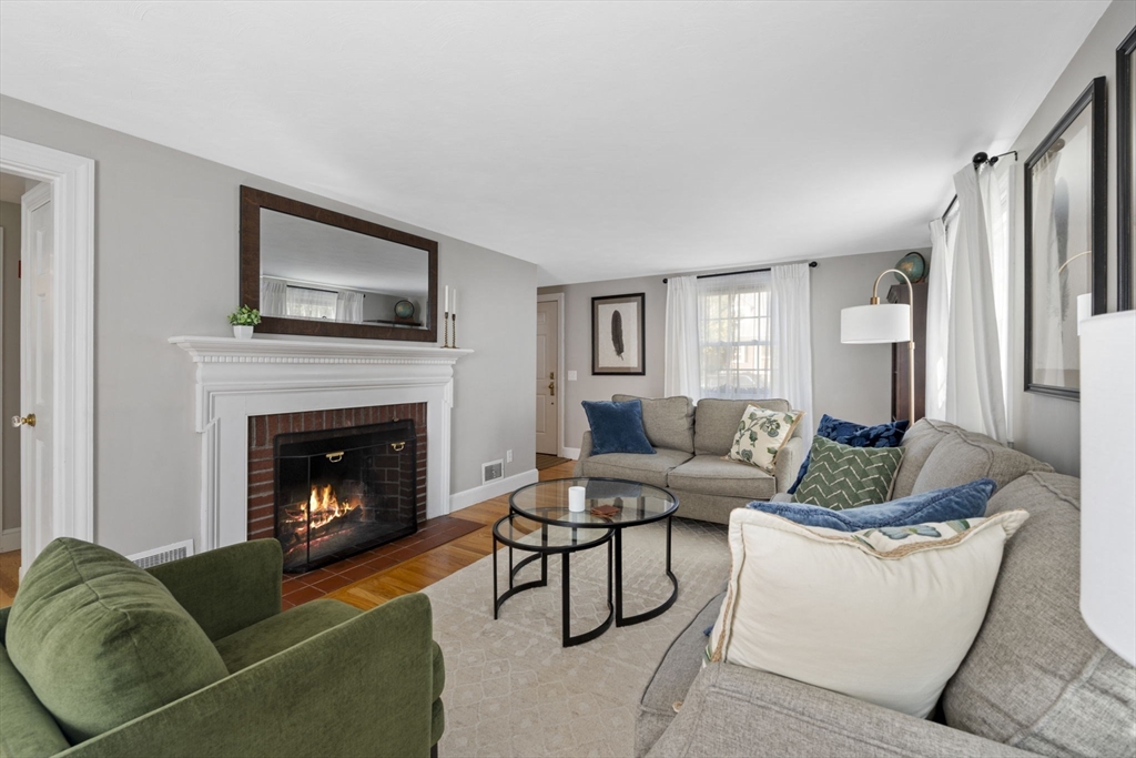 214 High Street Reading, MA 01867 - Photo 5 of 39