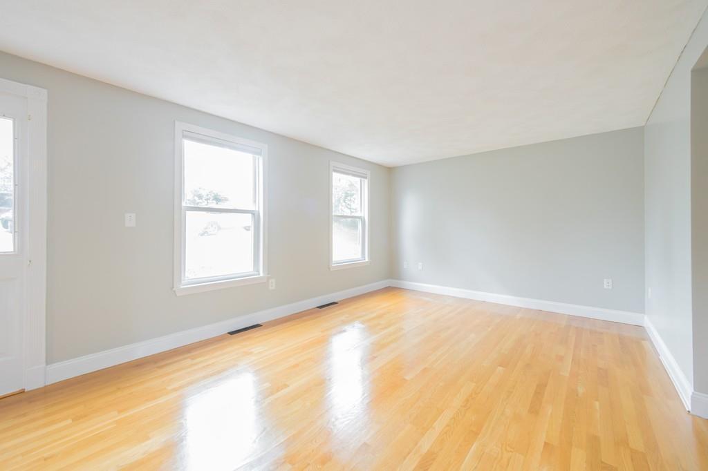 33 Outlook Road Billerica, MA 01862 - Photo 13 of 38 Gallery Image 13