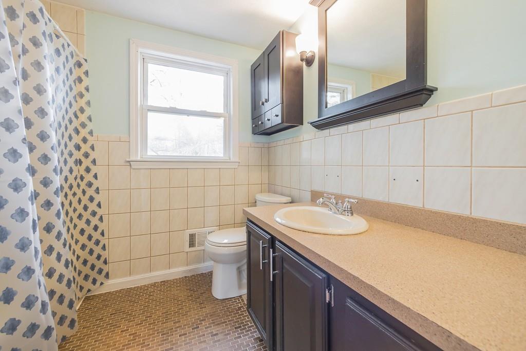 33 Outlook Road Billerica, MA 01862 - Photo 17 of 38 Gallery Image 17