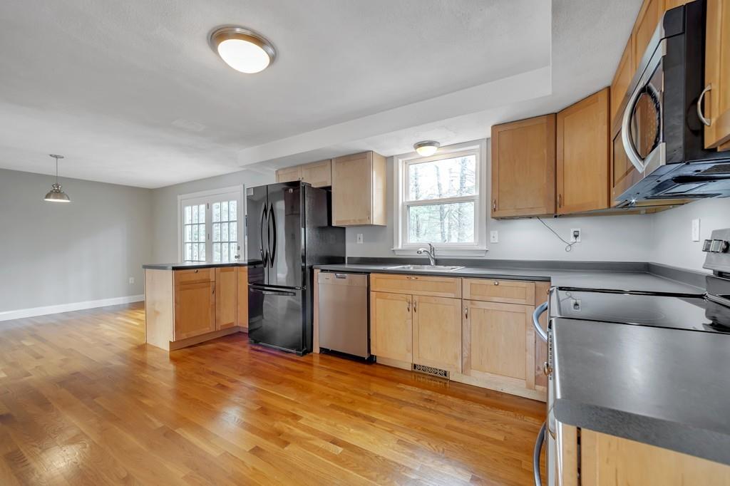 33 Outlook Road Billerica, MA 01862 - Photo 4 of 38 Gallery Image 4