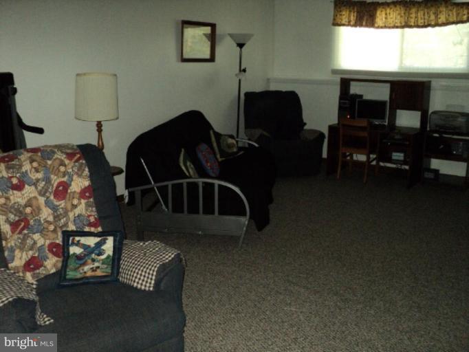 173 Magothy Beach Road Pasadena, MD 21122 - Photo 15 of 22 Family Room