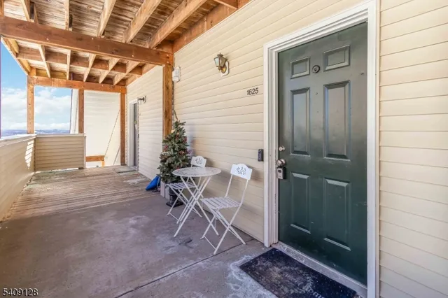 $399,000 | 1625 King Court, Green Brook, NJ 08812