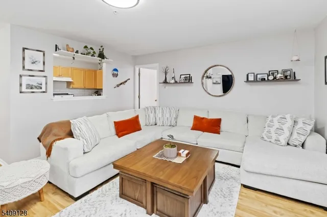 $399,000 | 1625 King Court, Green Brook, NJ 08812