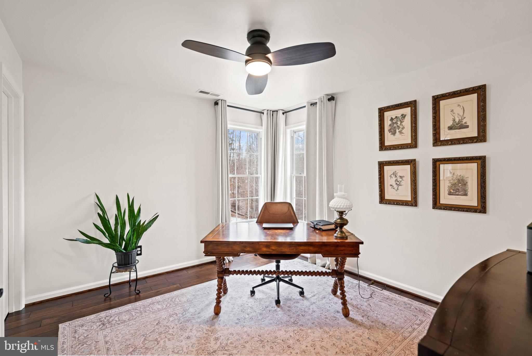 10448 Wheatley School Road Marshall, VA 20115 - Photo 25 of 40 a living room with furniture and a potted plant