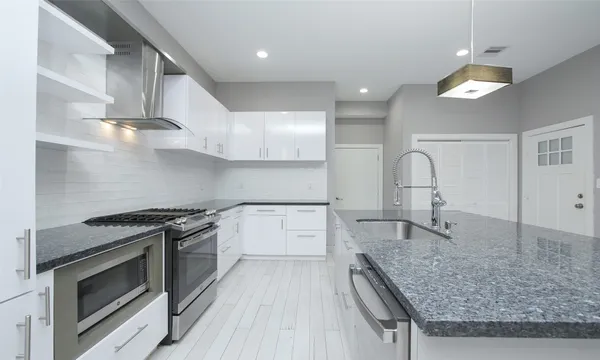 $2,200 | 309 East 43rd Street, Unit A, Houston, TX 77022