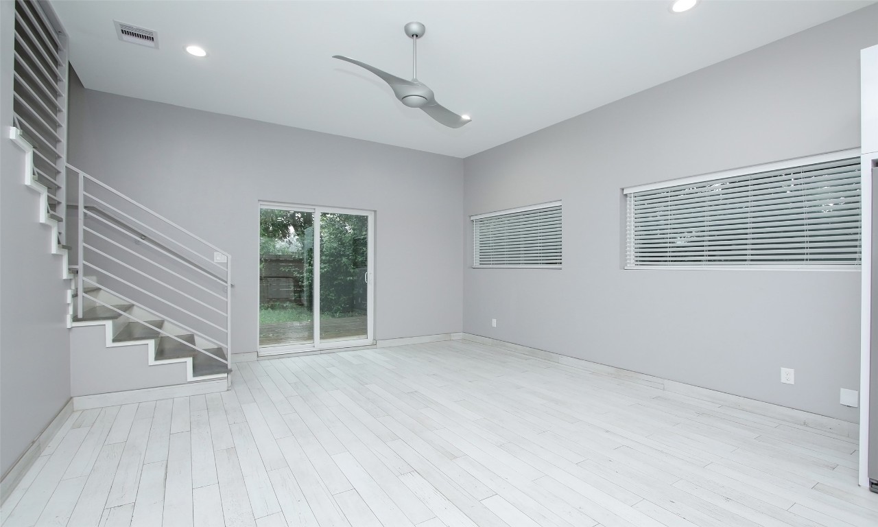 309 East 43rd Street, Unit A Houston, TX 77022 - Photo 16 of 35 a view of an empty room with a window