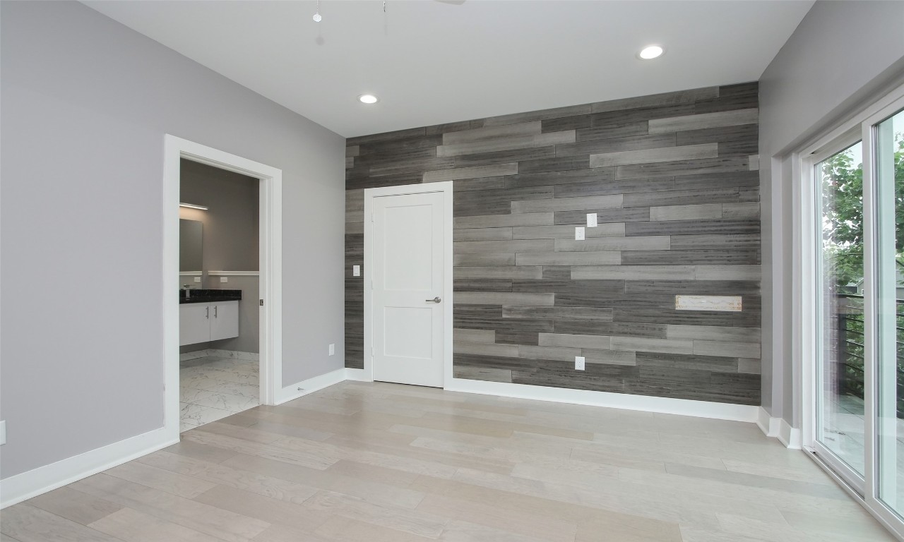 309 East 43rd Street, Unit A Houston, TX 77022 - Photo 20 of 35 a view of an empty room and a bathroom