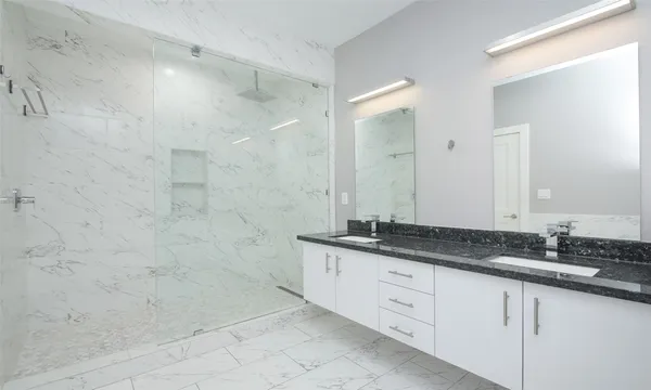 $2,200 | 309 East 43rd Street, Unit A, Houston, TX 77022