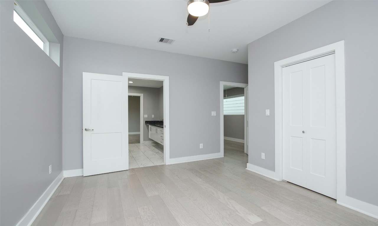 309 East 43rd Street, Unit A Houston, TX 77022 - Photo 26 of 35 an empty room with closet and windows