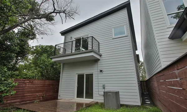 $2,200 | 309 East 43rd Street, Unit A, Houston, TX 77022