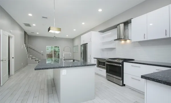 $2,200 | 309 East 43rd Street, Unit A, Houston, TX 77022