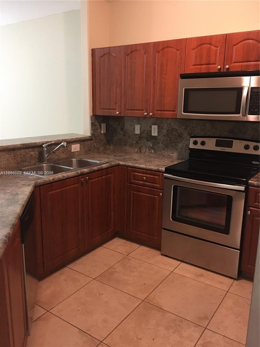 14962 Southwest 23 Way, Unit 14962 Miami, FL 33185 - Photo 5 of 16