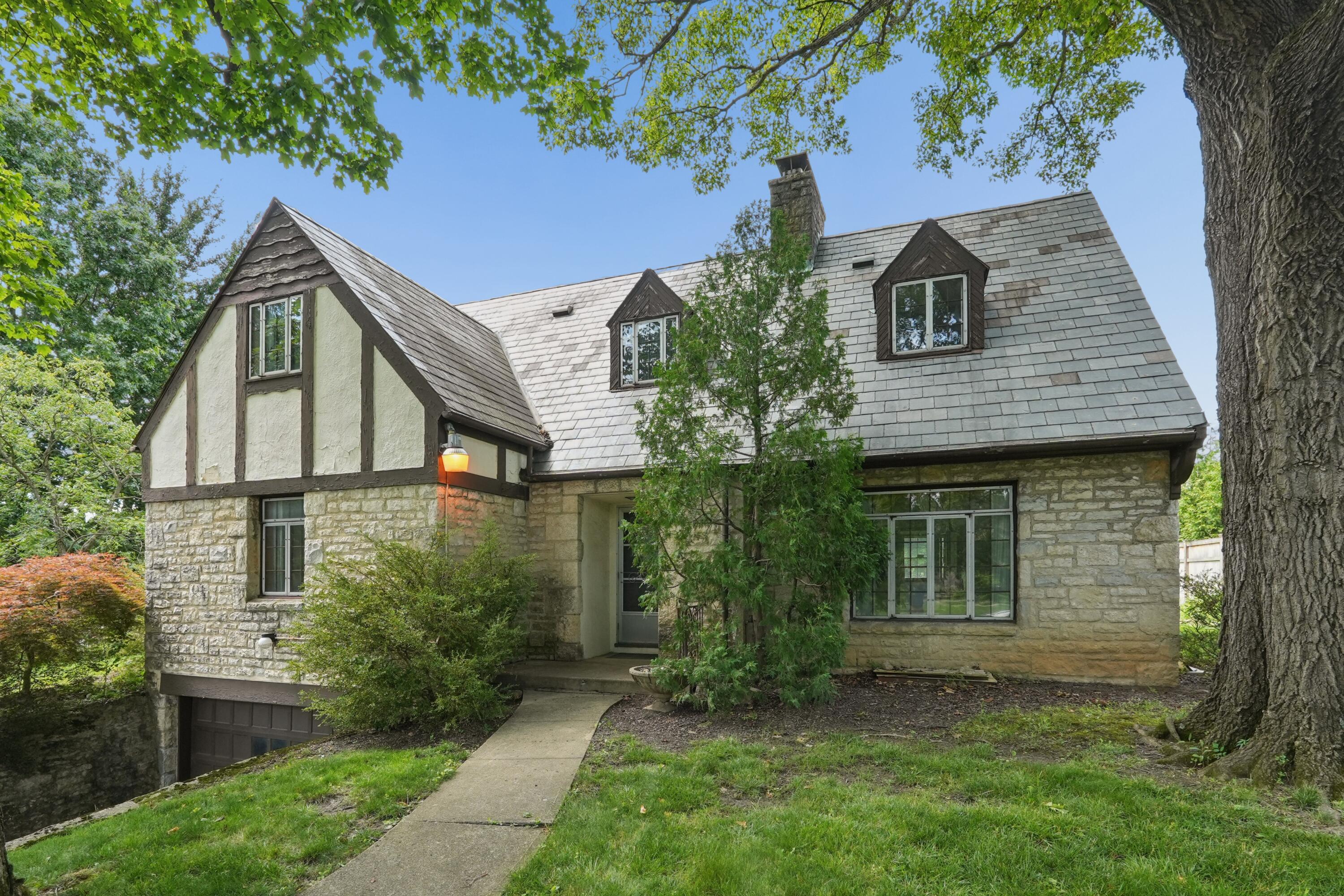 2050 Upper Chelsea Road Columbus, OH 43221 - Photo 4 of 62