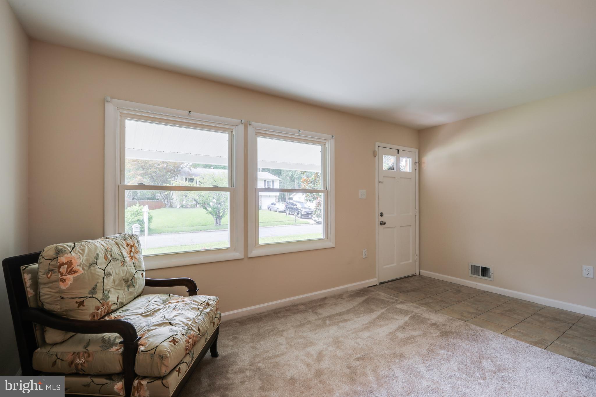 151 Jefferson Road Waldorf, MD 20602 - Photo 8 of 21 Living Room