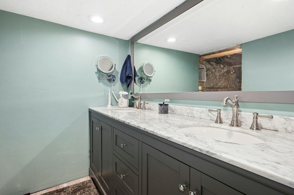 6 Cedar Pond Road Sturbridge, MA 01566 - Photo 5 of 11 Gallery Image 5