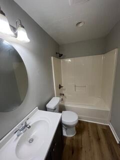 108 Dunlap Street Lansing, MI 48910 - Photo 11 of 18 108 Dunlap Bath