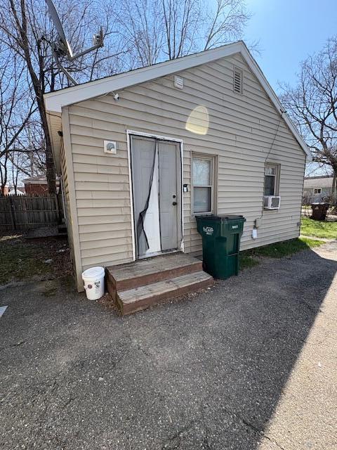 108 Dunlap Street Lansing, MI 48910 - Photo 4 of 18 108 Dunlap 2