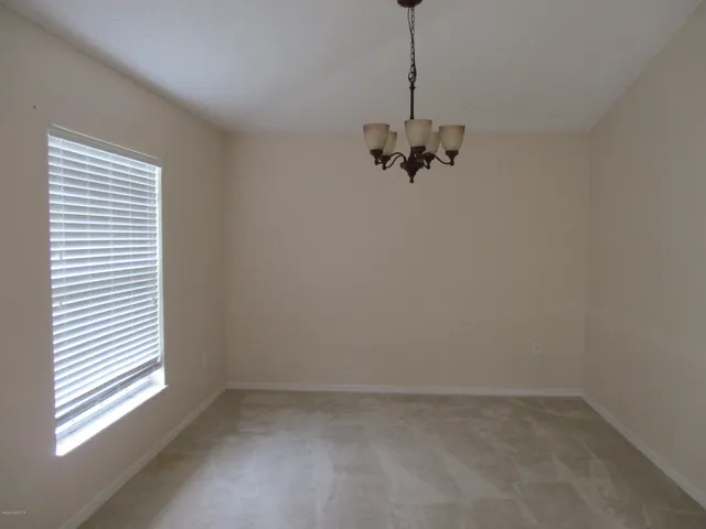 a view of empty room with window