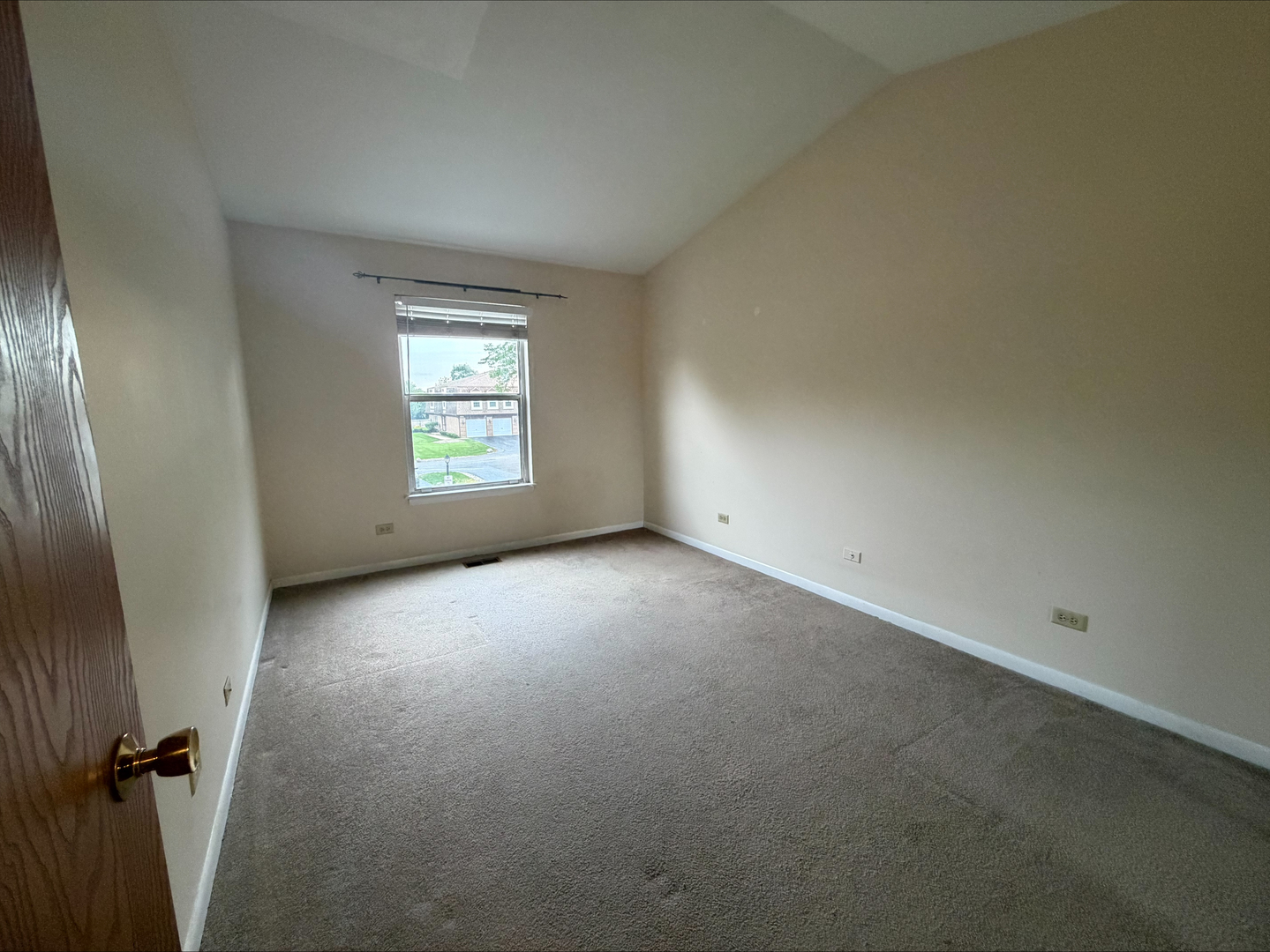 148 West Golf Road, Unit E Libertyville, IL 60048 - Photo 9 of 12 Gallery Image 9
