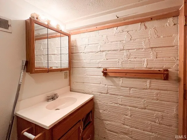 $3,400 | 410 East Hillside Drive, Bloomington, IN 47401