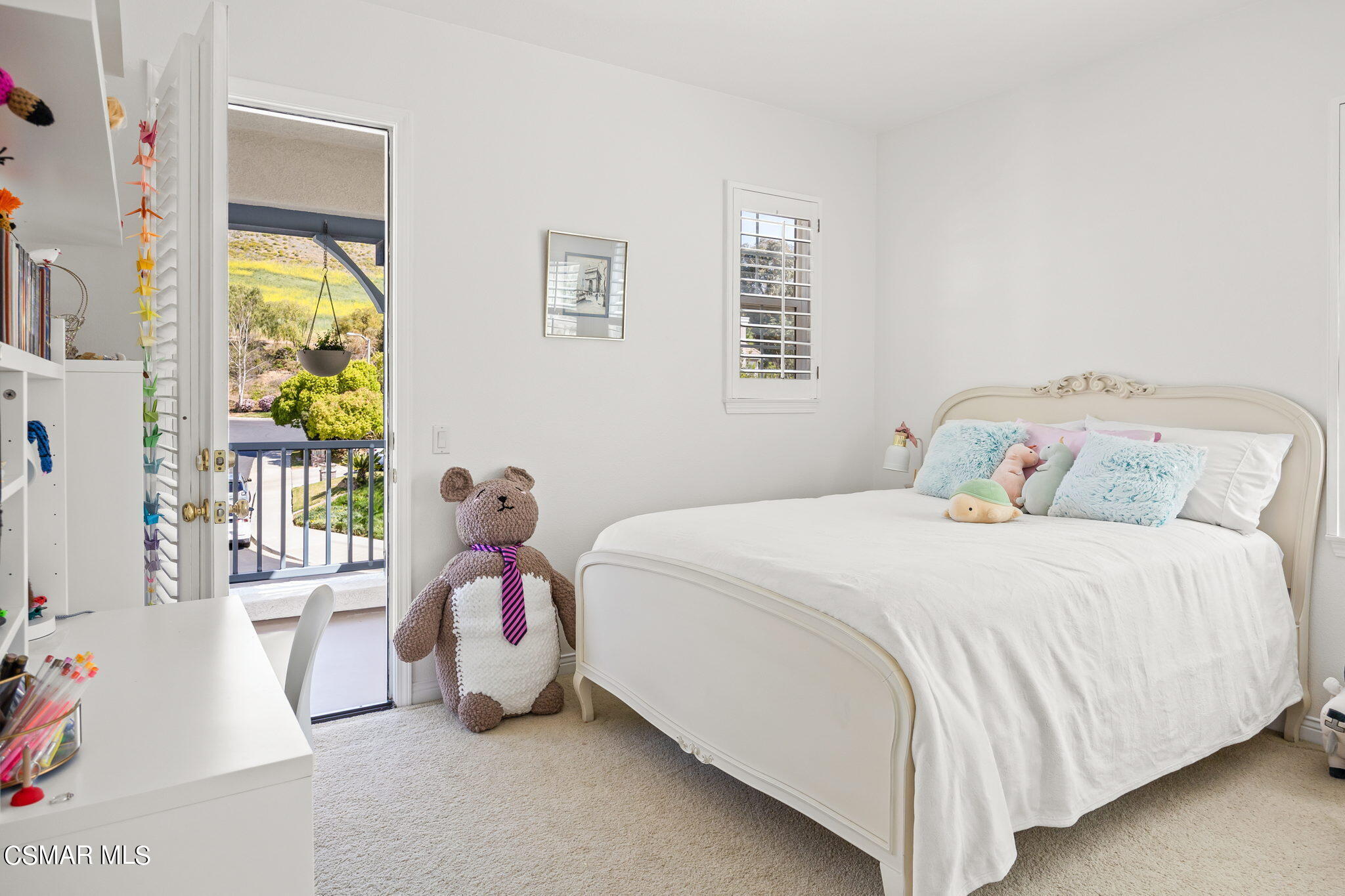 388 Woodland Road Simi Valley, CA 93065 - Photo 33 of 62 a bedroom with a bed and a window