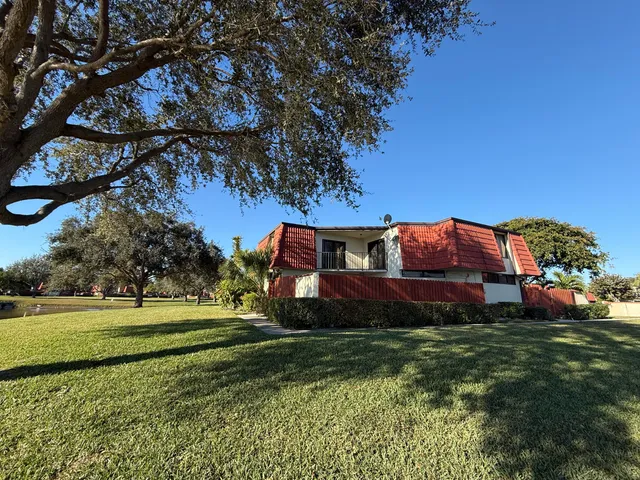 $2,300 | 3757 Victoria Drive, West Palm Beach, FL 33406