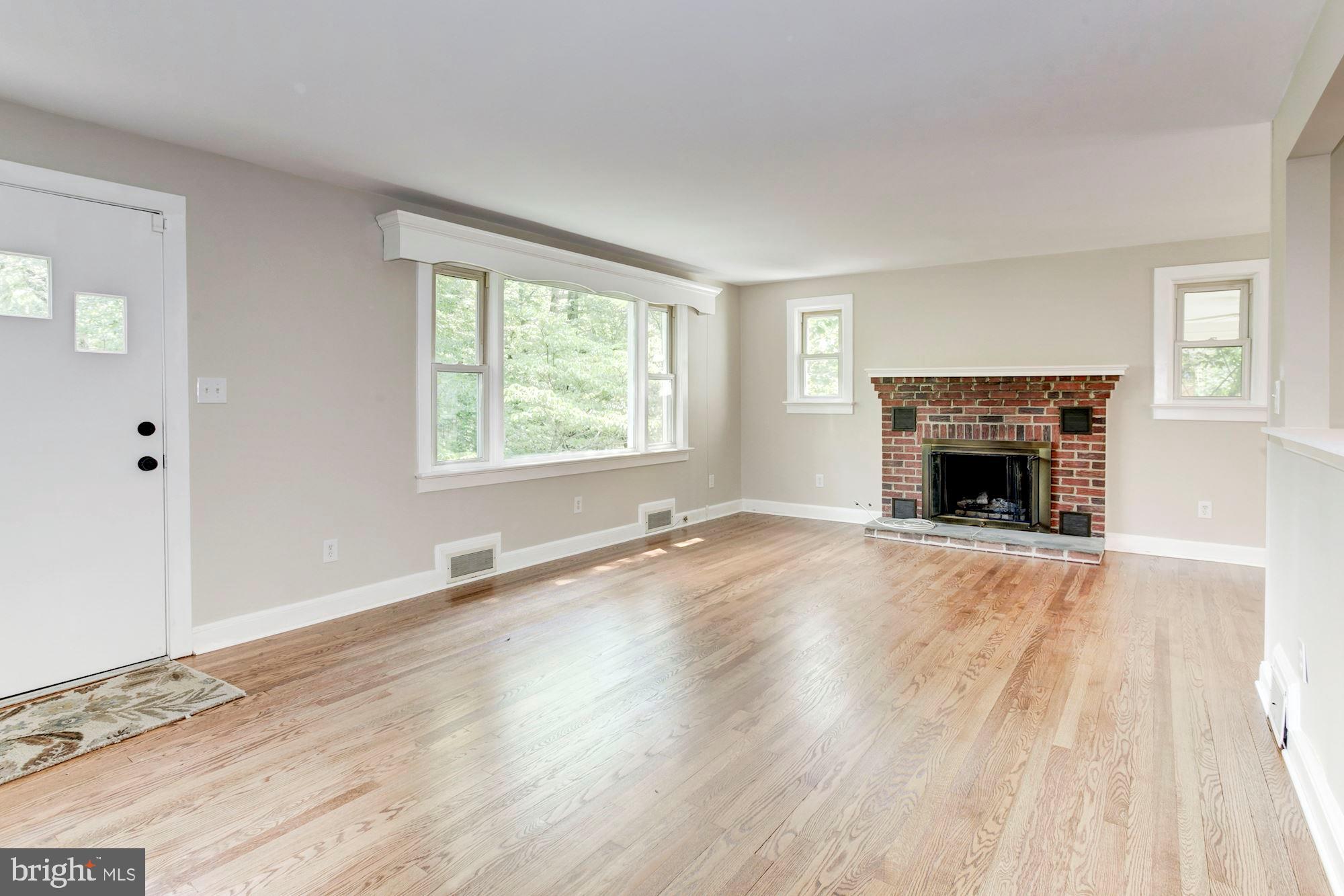 18306 Sharon Road Triangle, VA 22172 - Photo 3 of 21 Gallery Image 3
