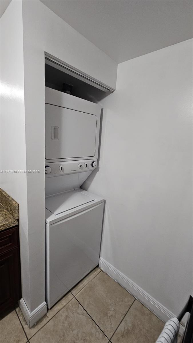 535 Northwest 19th Street, Unit 369 Miami, FL 33136 - Photo 25 of 26 a utility room with dryer and washer