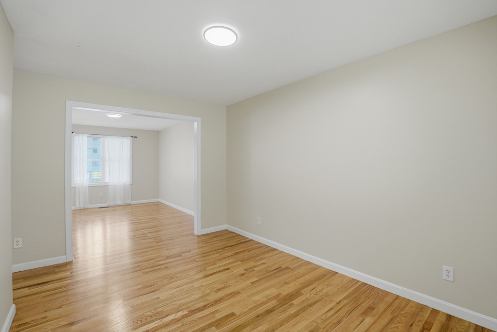 20 Duluth Street Worcester, MA 01604 - Photo 9 of 39