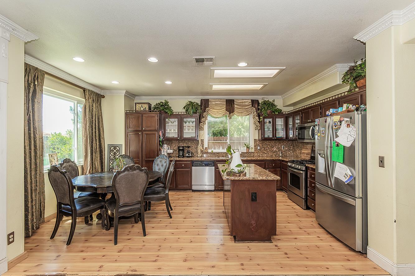 1903 North Sunny Lane Reedley, CA 93654 - Photo 9 of 34