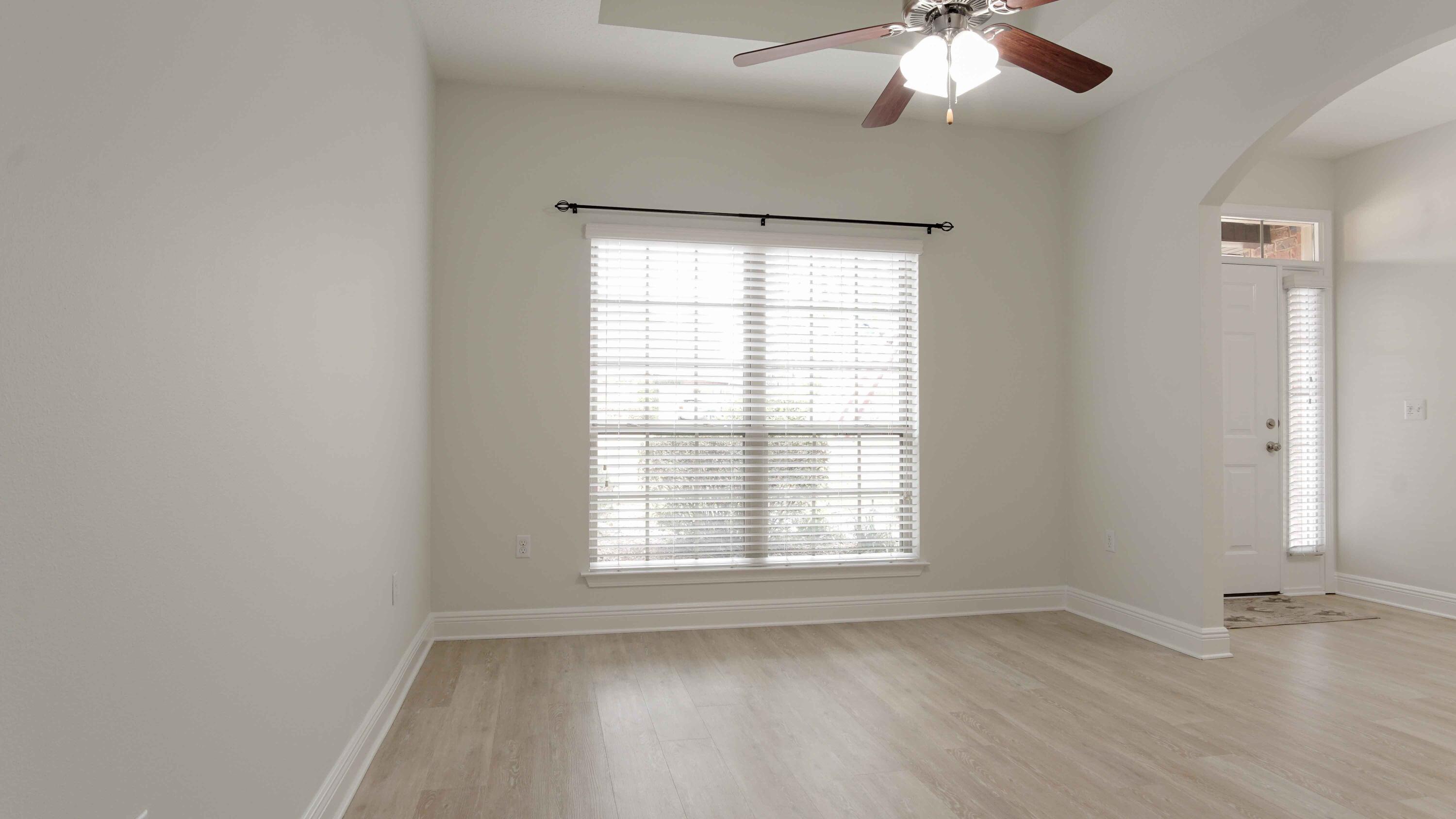 318 Mango Lane Freeport, FL 32439 - Photo 4 of 58 DSC03465