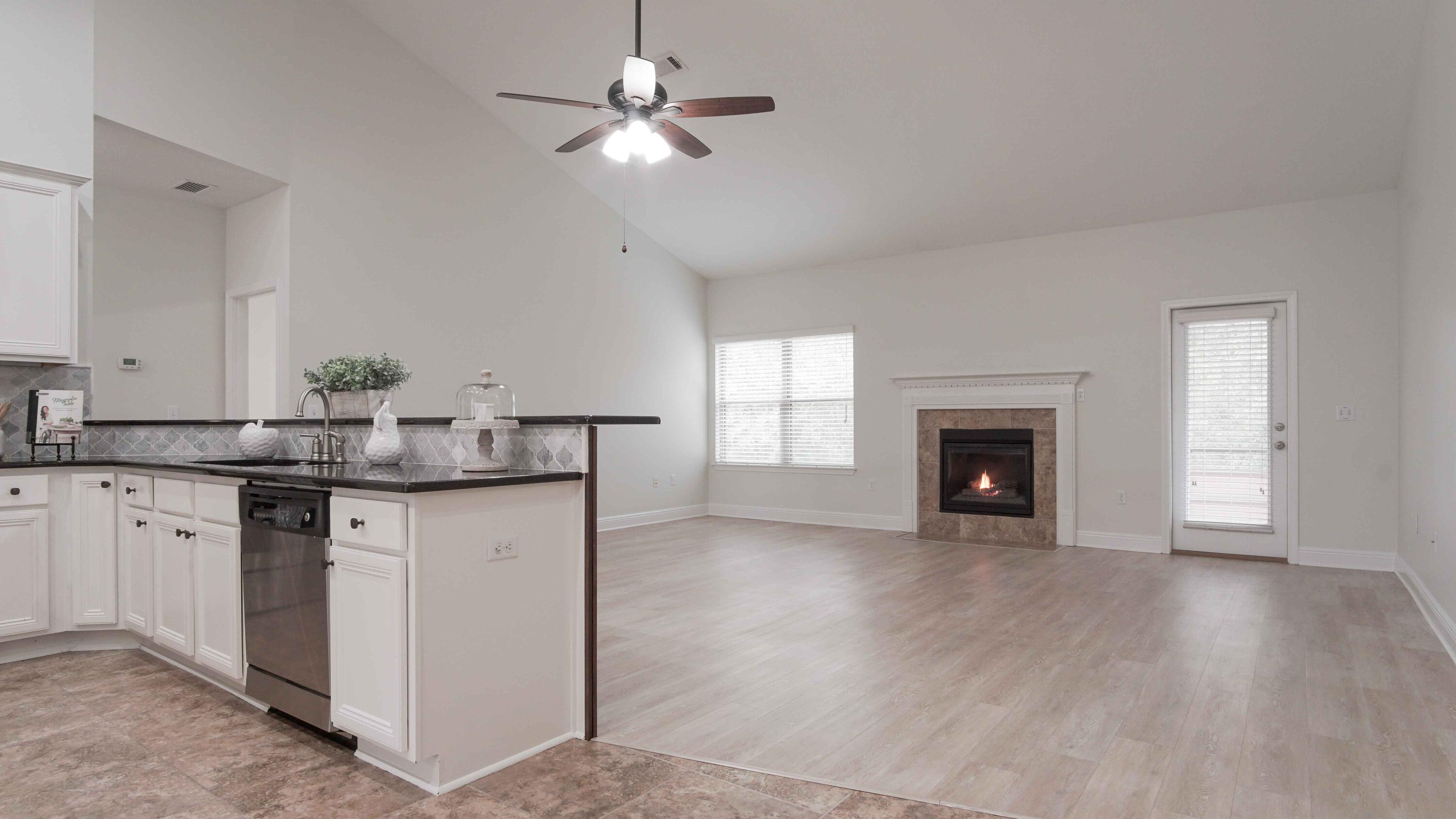 318 Mango Lane Freeport, FL 32439 - Photo 6 of 58 DSC03473