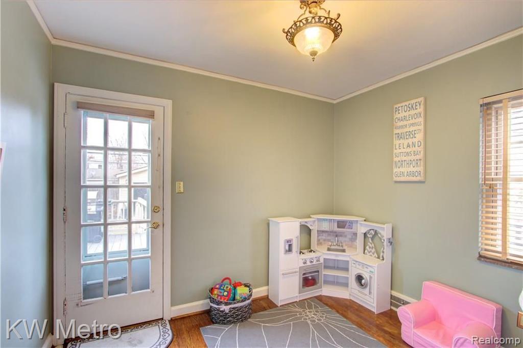 1800 Hampton Road Grosse Pointe Woods, MI 48236 - Photo 25 of 35