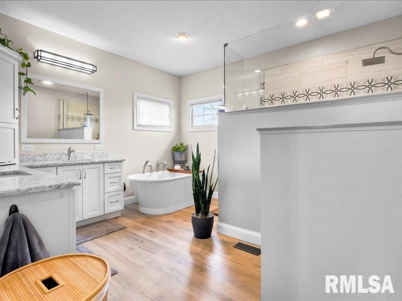 5498 Hugo Road Bettendorf, IA 52722 - Photo 17 of 40 Gallery Image 17