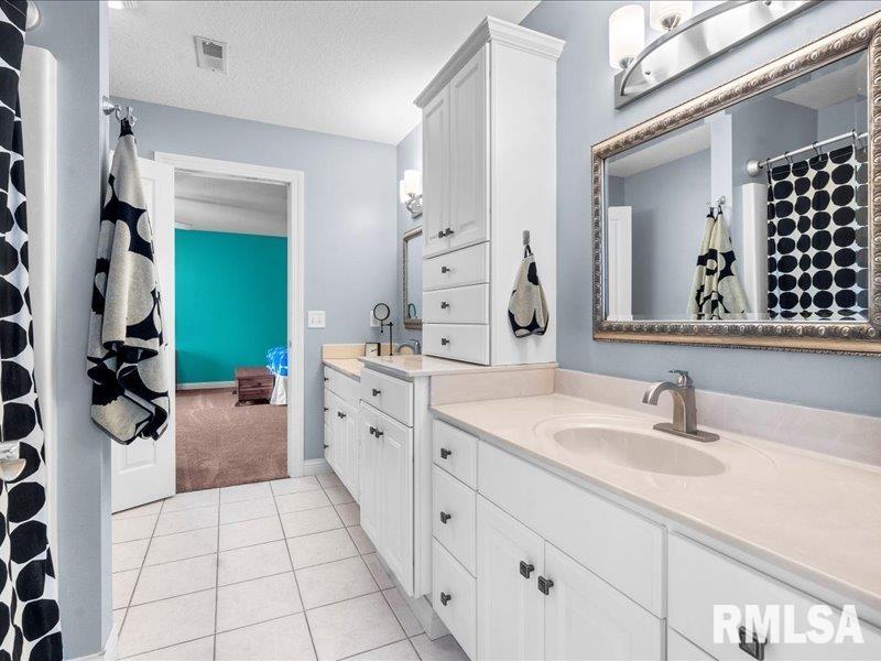 5498 Hugo Road Bettendorf, IA 52722 - Photo 20 of 40 Gallery Image 20