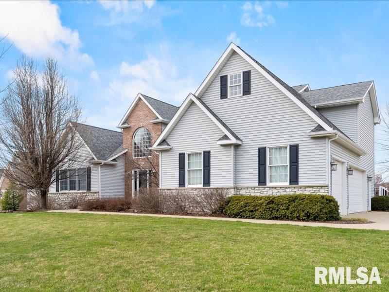 5498 Hugo Road Bettendorf, IA 52722 - Photo 3 of 40 Gallery Image 3