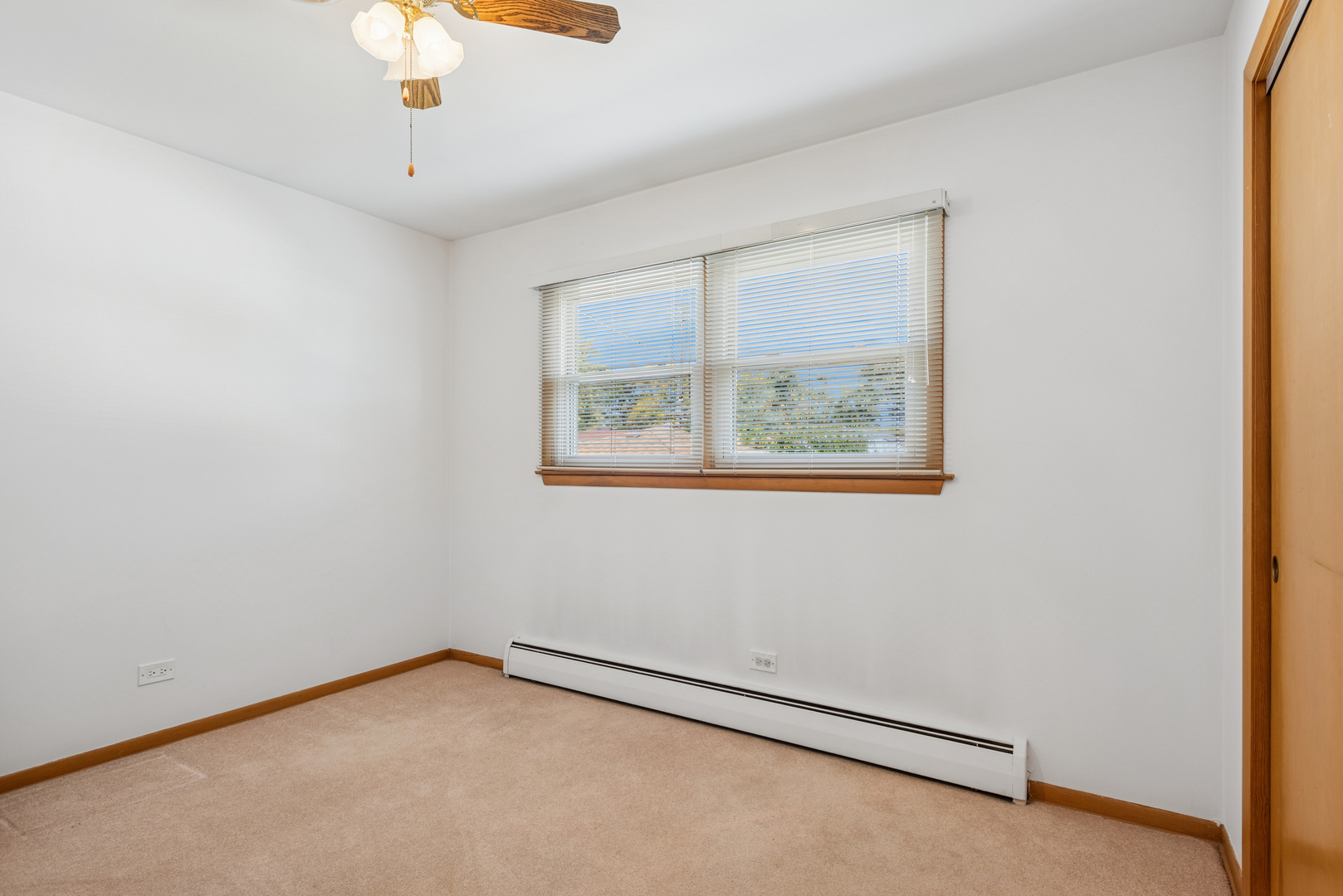 1725 Sycamore Street Des Plaines, IL 60018 - Photo 11 of 21 an empty room with a window