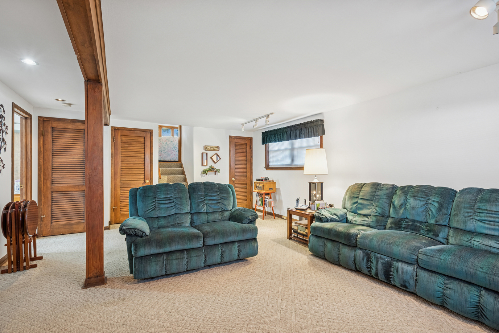 1725 Sycamore Street Des Plaines, IL 60018 - Photo 14 of 21 a living room with furniture and a couch