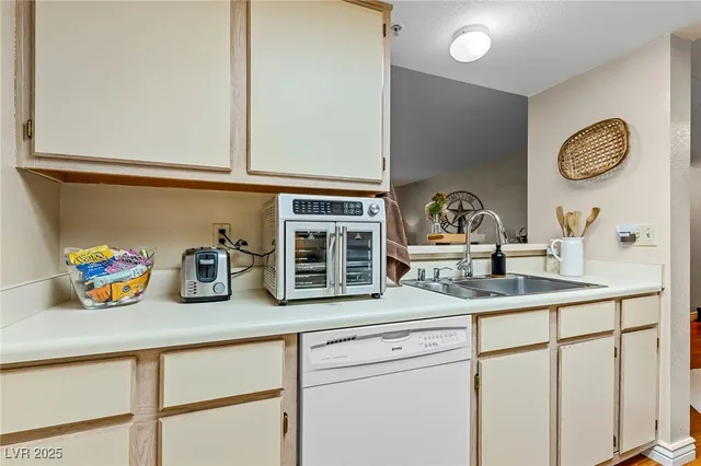 $158,000 | 3550 Bay Sands Drive, Unit 2048, Laughlin, NV 89029