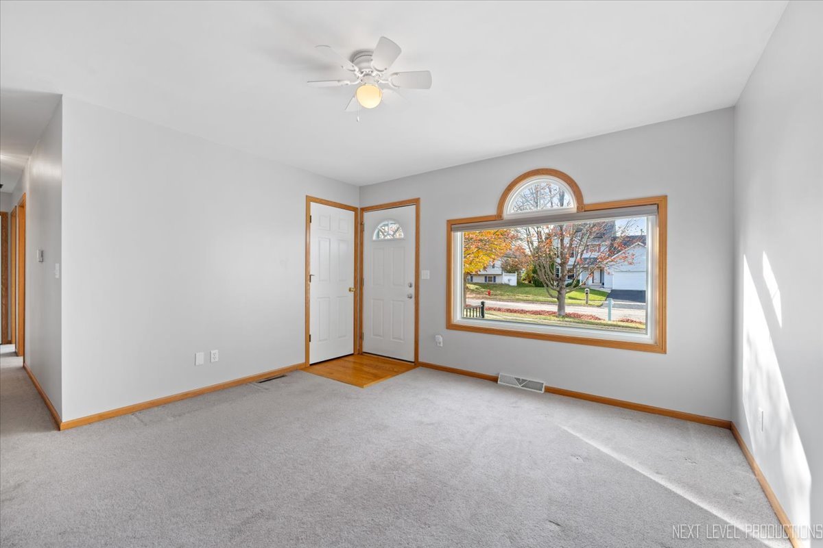 1146 Quail Run DeKalb, IL 60115 - Photo 4 of 31 an empty room with a window