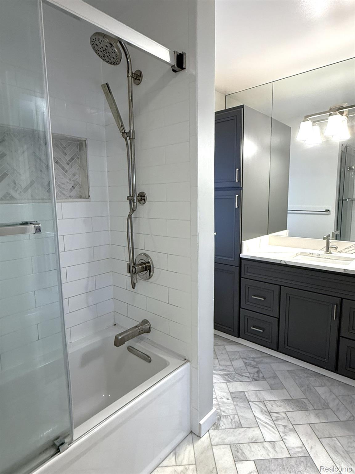 4416 South Rochester Road Royal Oak, MI 48073 - Photo 12 of 16 Bathroom