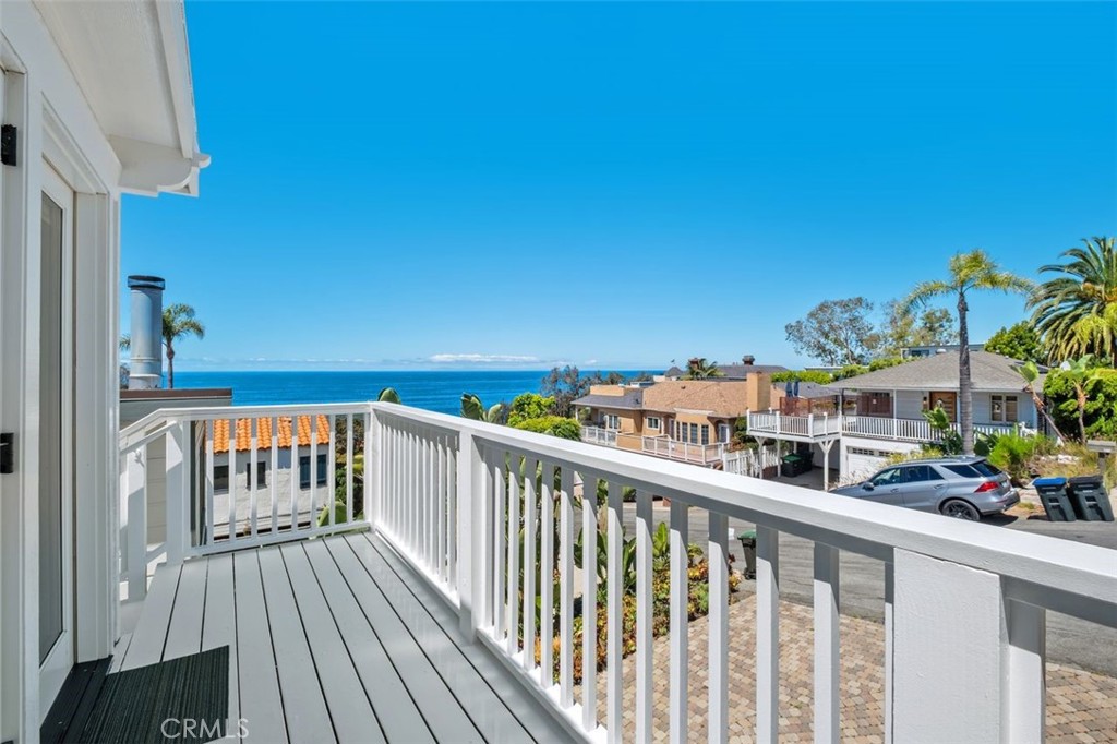 263 Upland Road Laguna Beach, CA 92651 - Photo 4 of 56 Another balcony