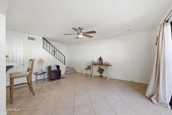 a view of livingroom with furniture