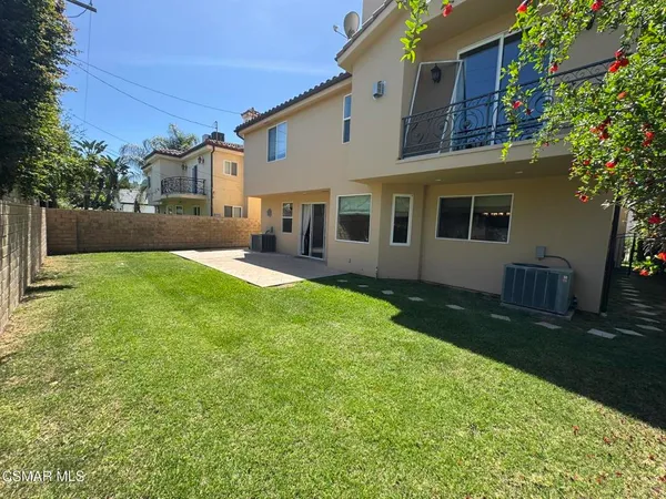 a view of a yard in front of house