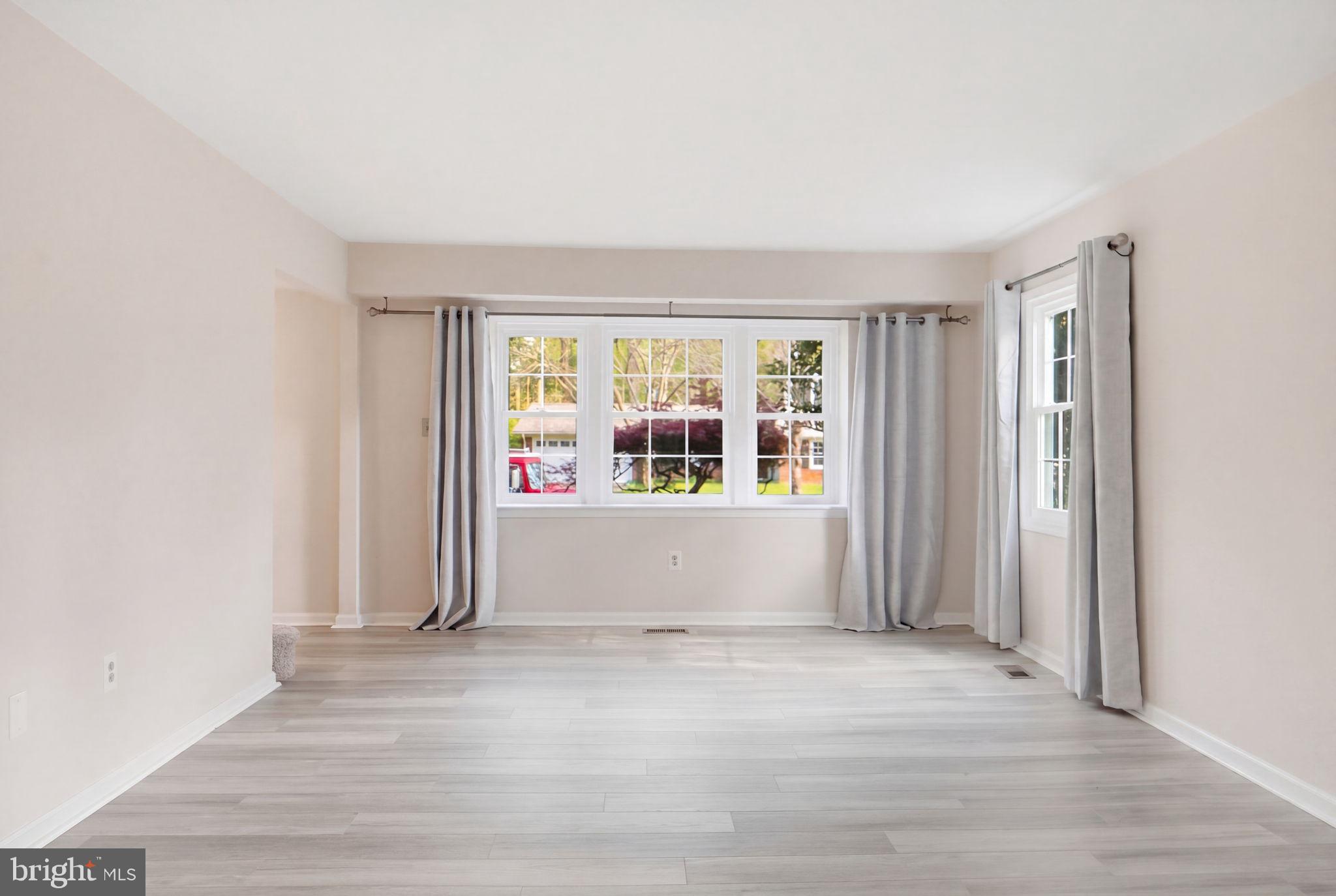3221 Beret Lane Silver Spring, MD 20906 - Photo 7 of 52 Oversized Living Room