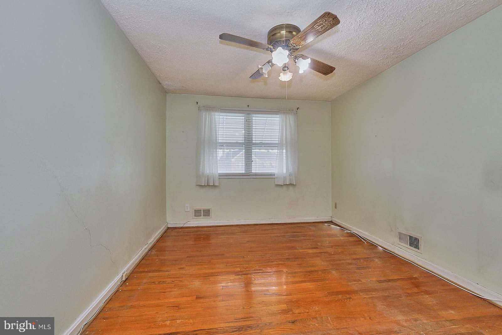 5562 Channing Road Baltimore, MD 21229 - Photo 11 of 43
