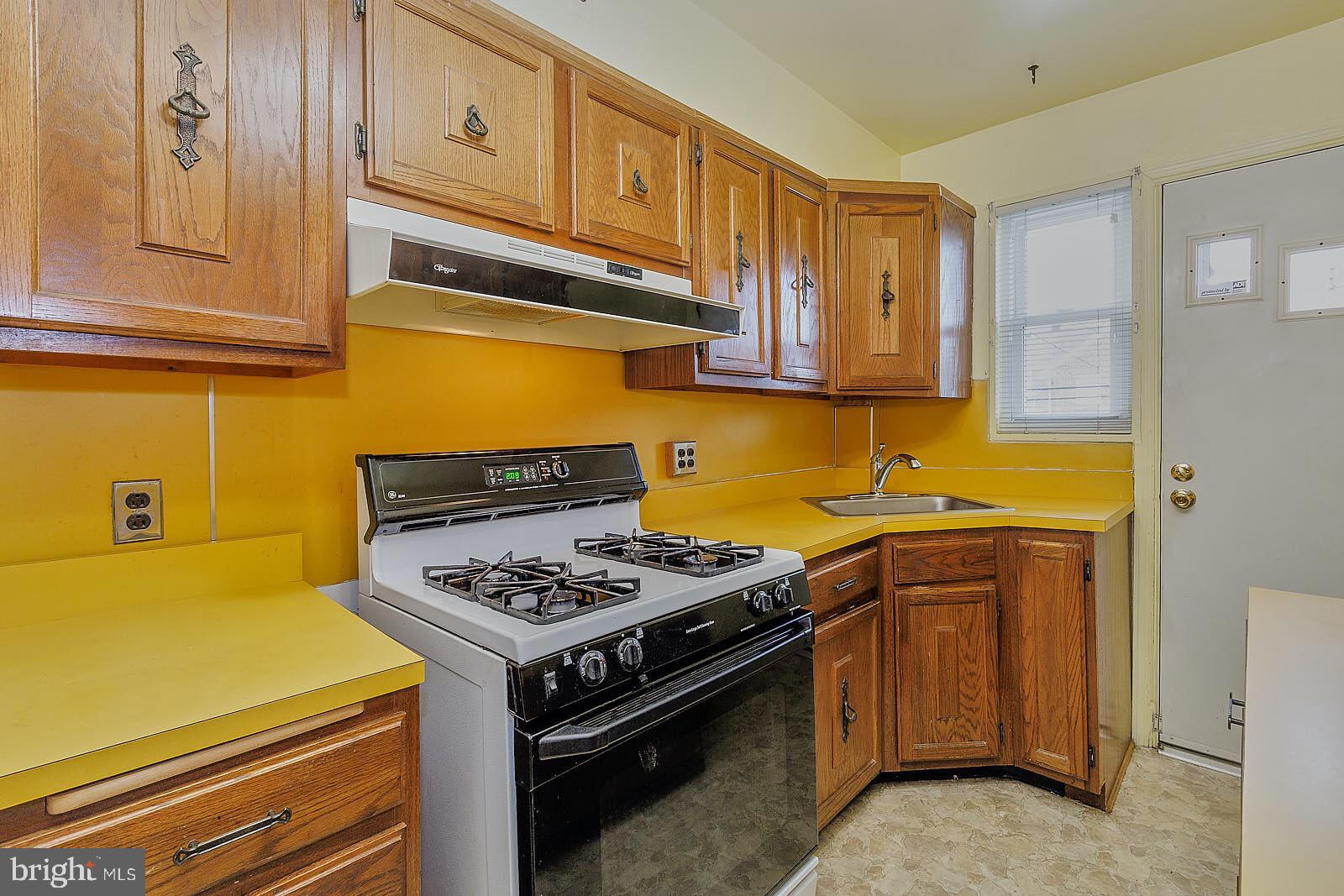 5562 Channing Road Baltimore, MD 21229 - Photo 16 of 43