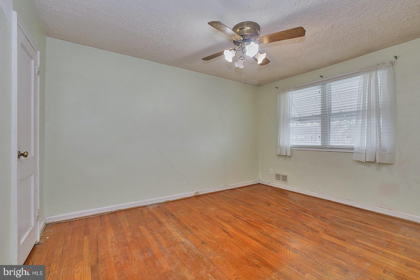 5562 Channing Road Baltimore, MD 21229 - Photo 24 of 43