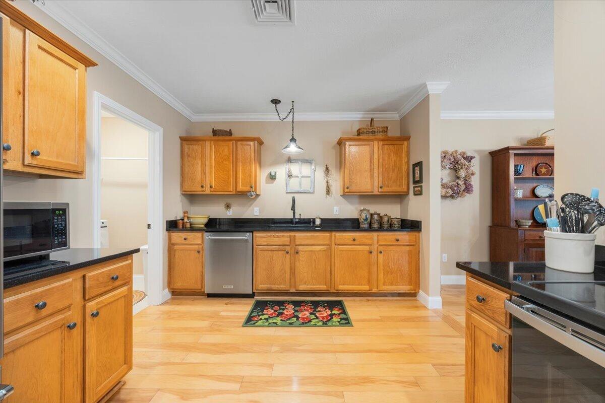 85 Kavanaugh Road, Unit 85 Old Orchard Beach, ME 04064 - Photo 8 of 31 11-85 Kavanaugh-11