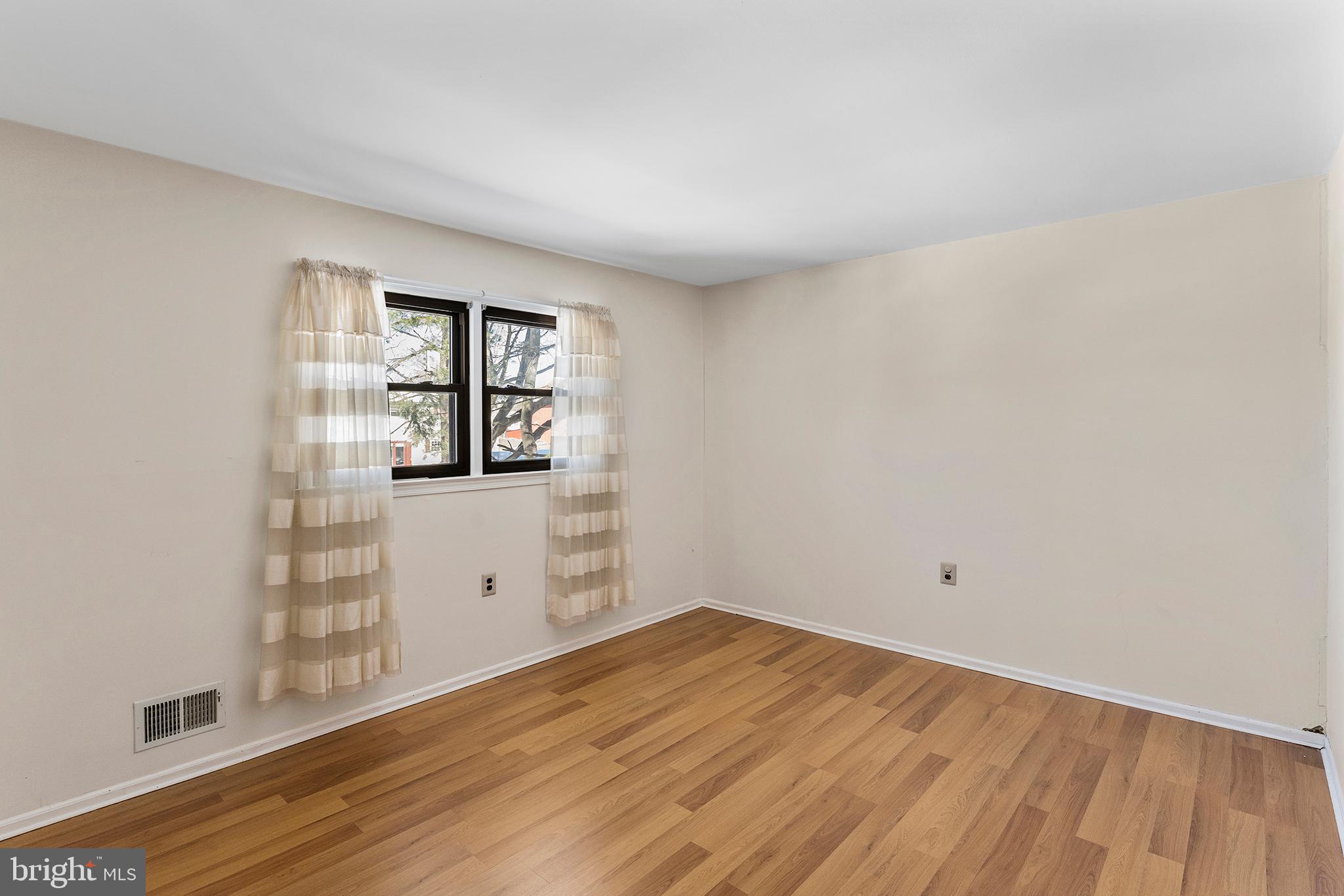 916 Edinburg Road Hamilton, NJ 08690 - Photo 17 of 28